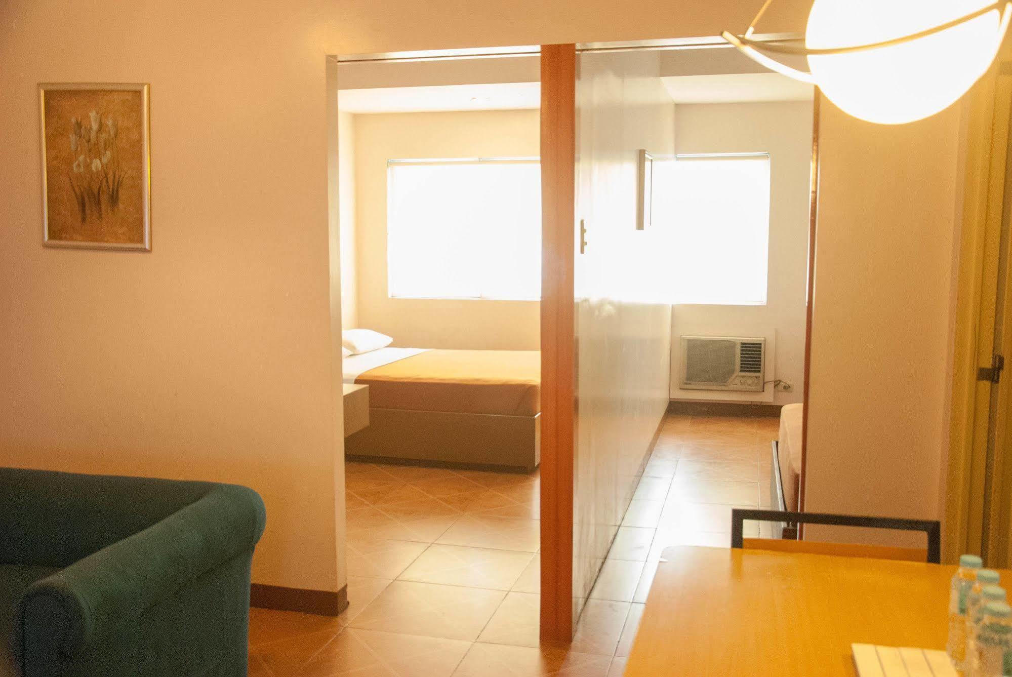 Zen Rooms Basic La Paz Макати Экстерьер фото