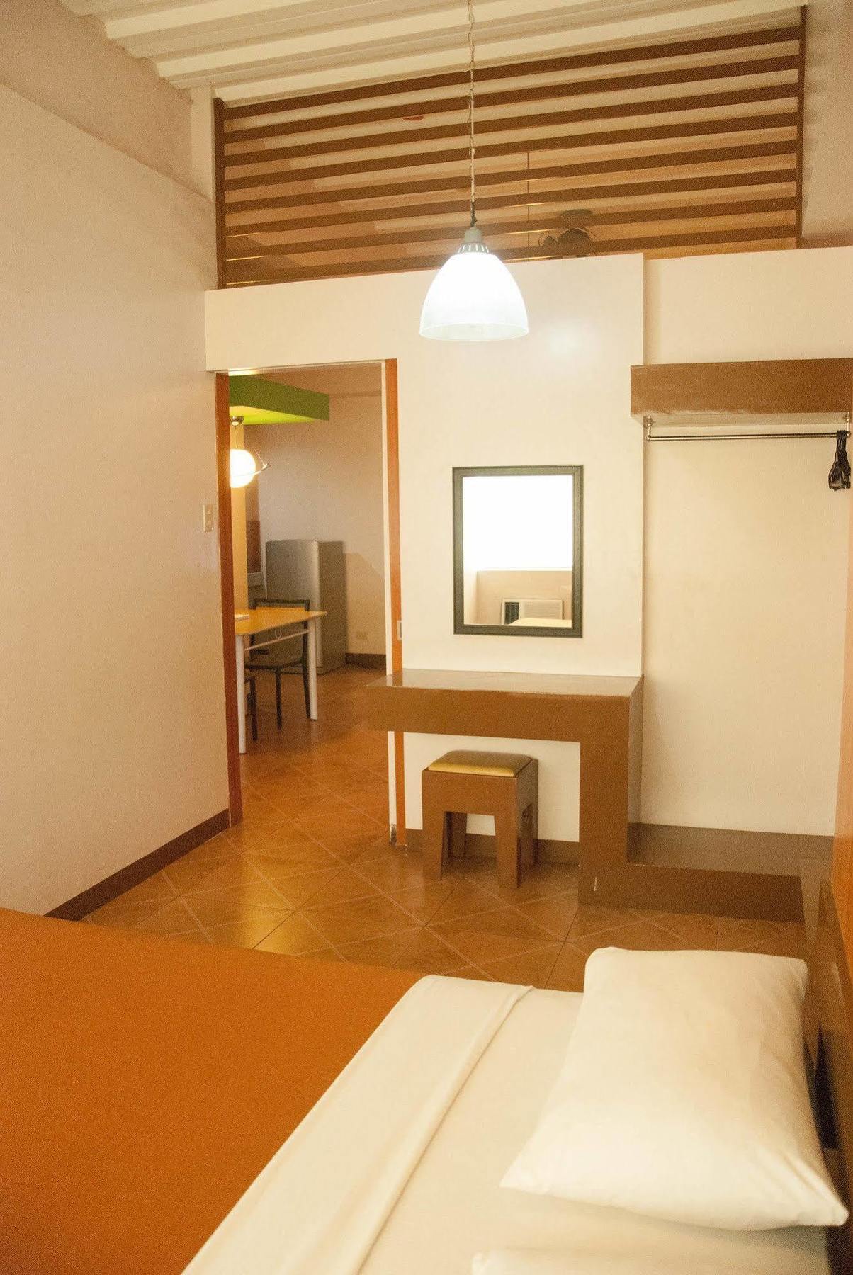 Zen Rooms Basic La Paz Макати Экстерьер фото