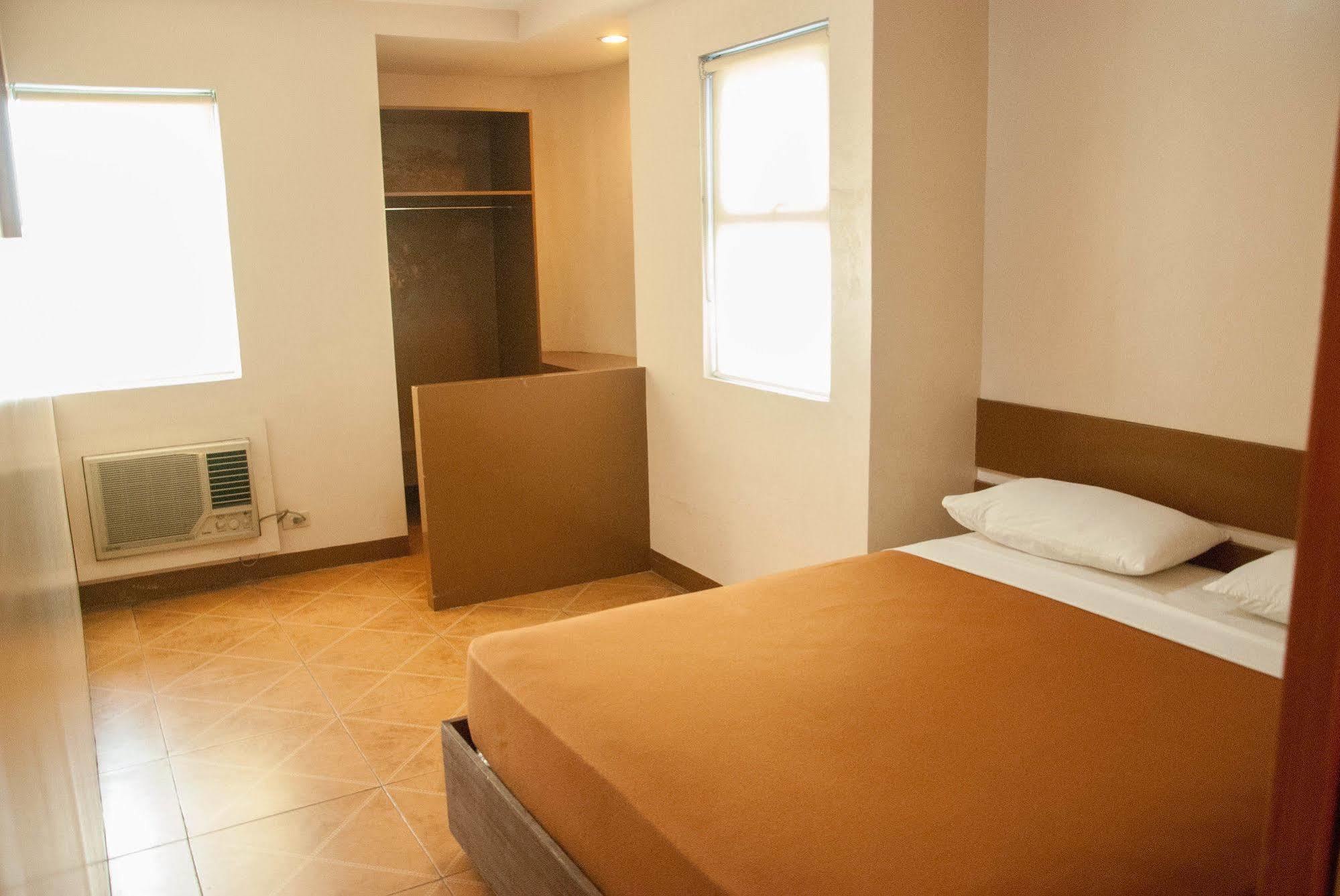 Zen Rooms Basic La Paz Макати Экстерьер фото
